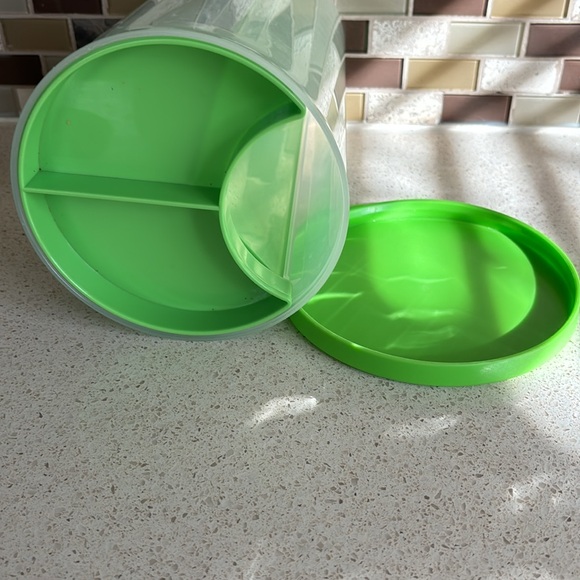 ❌SOLD ~ CONTAINER ~ 3 section ~ food/snack container - Picture 2 of 4